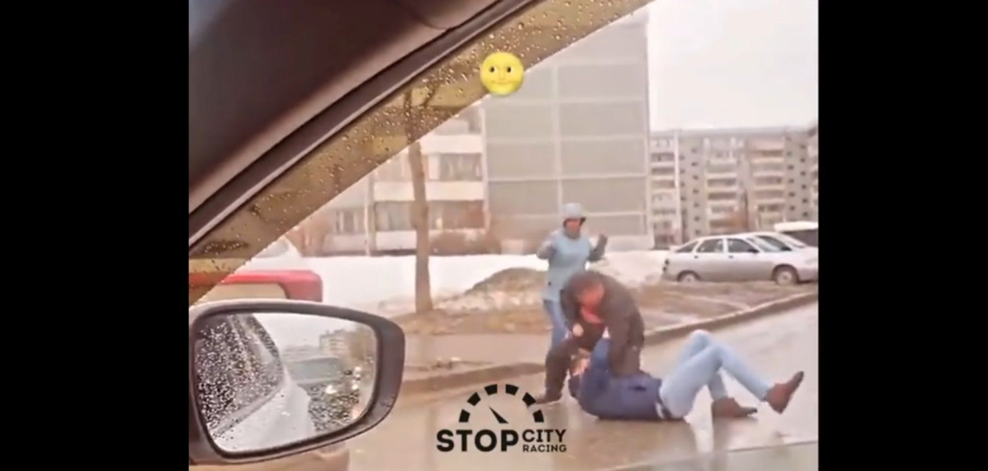   Пьяный казанец подрался с шофером «Яндекс.Такси» за отказ везти его - видео