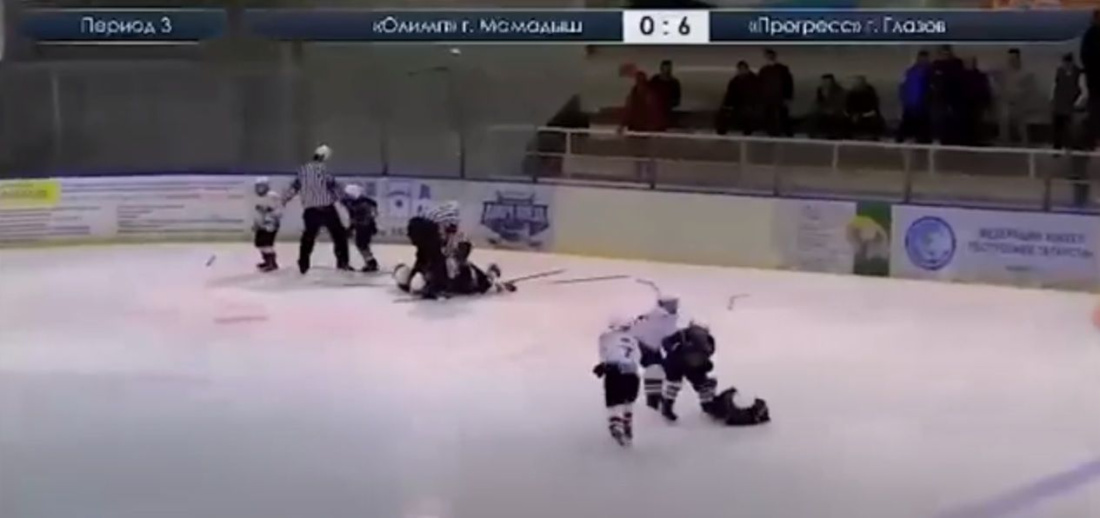 Видео массовой драки 9-летних хоккеистов на льду в Татарстане попало в интернет