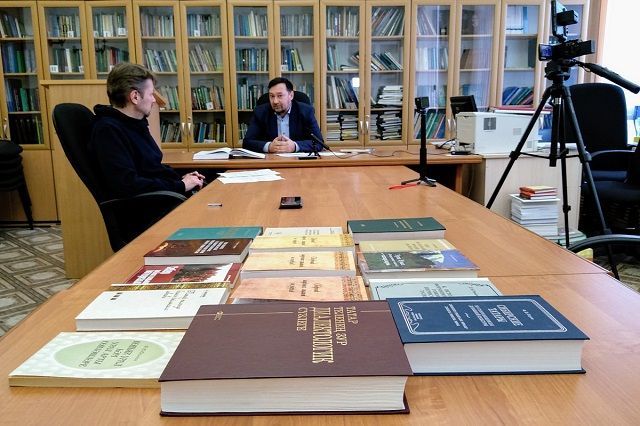 Лингвист Олег Хисамов: Я сильно сомневаюсь, что народ можно уговорить превратиться в другую национальность