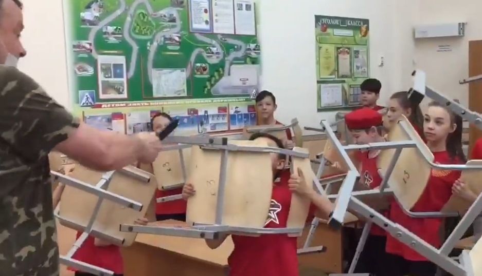 В одной из казанских школ детей начали обучать защите от внезапных нападений