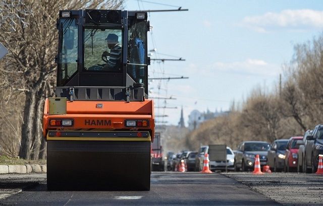 В Казани до конца июня закрыли автодвижение по улице Аделя Кутуя