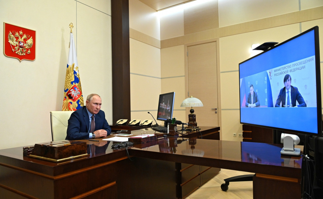 Путин назвал число аварийных школ в России