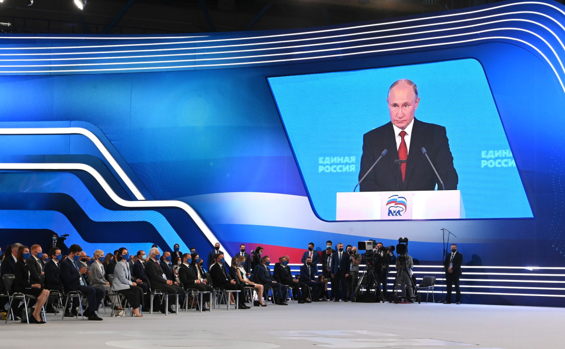 В Кремле пообещали сообщить, примет ли Путин участие во втором этапе съезда ЕР