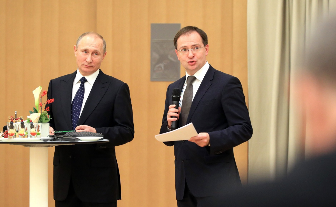 Путин поручил Мединскому создать и возглавить комиссию по историческому просвещению