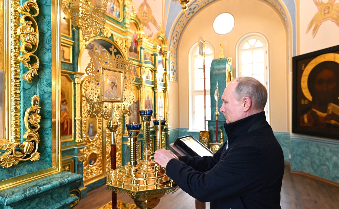 Видео: Путин посетил Коневский Рождество-Богородичный монастырь