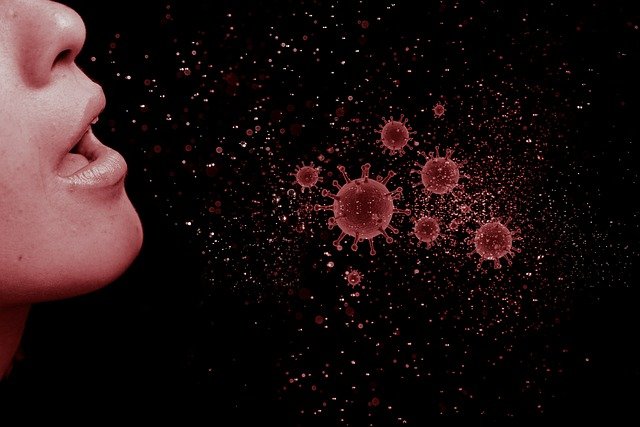 Роспотребнадзор: дельта-штамм коронавируса опаснее всего для людей 14-29 лет