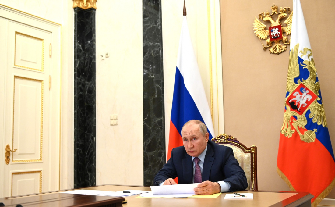 Путин призвал власти России реагировать на изменение ситуации с коронавирусом