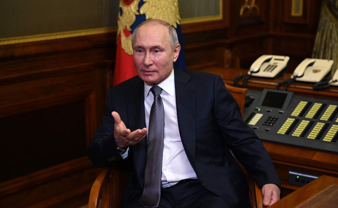 Путин поздравил с российскую команду с победой на олимпиаде по химии в Токио