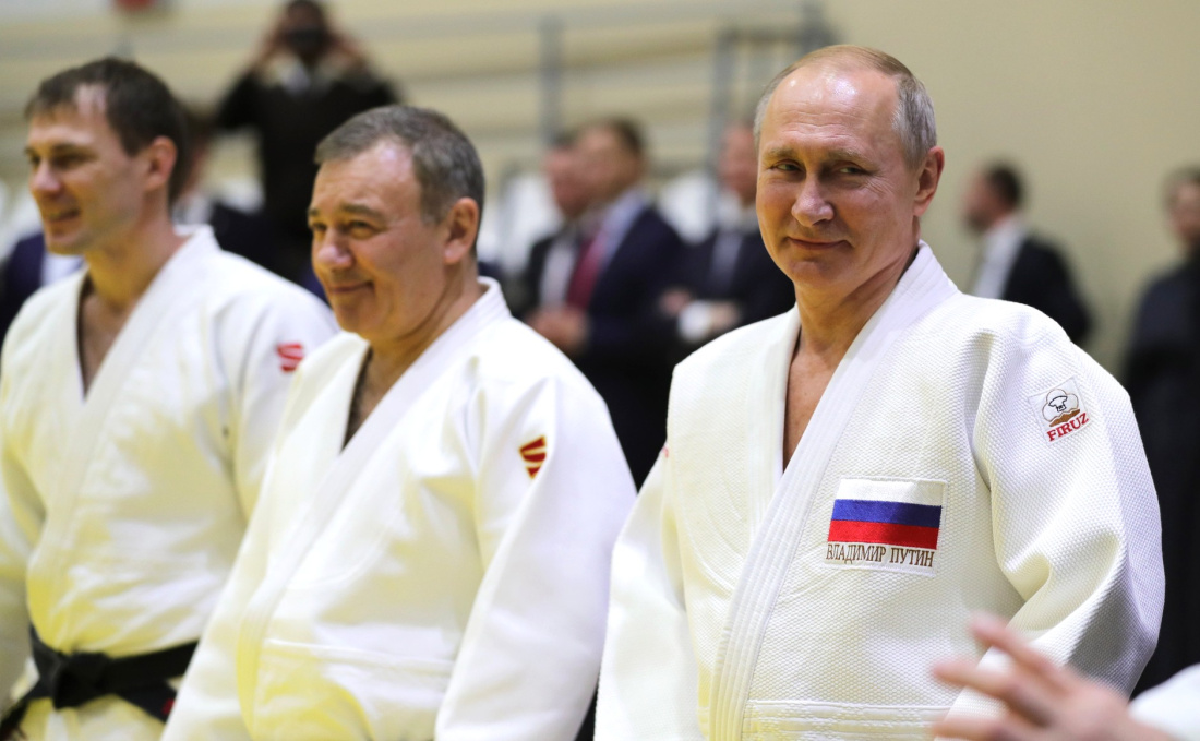 Путин поздравил россиян с Днем физкультурника