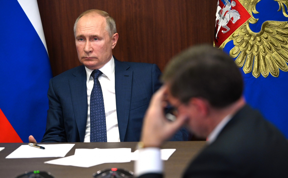 Путин выразил соболезнования родным пилотов, погибших при крушении самолета Ил-112