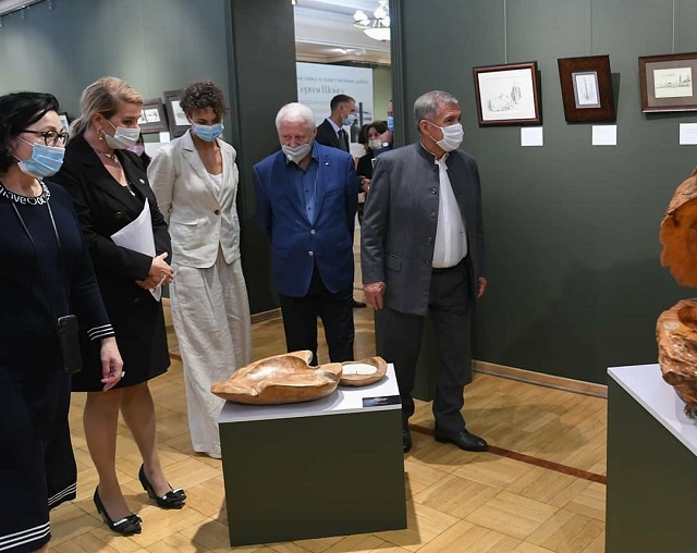 В галерее «Хазине» в Казани открылась выставка работ главы Минобороны РФ Шойгу
