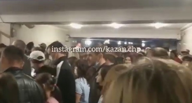 Жители Казани устроили давку в метро после салюта в День города – видео