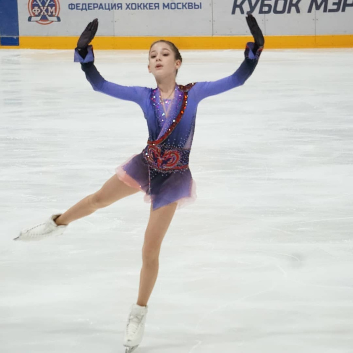 Видео: Софья Акатьева победила в короткой программе на юниорском ЧМ