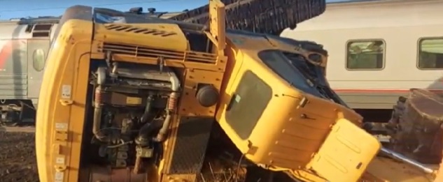 Под Пензой поезд с 336 пассажирами столкнулся с грузовиком – видео 