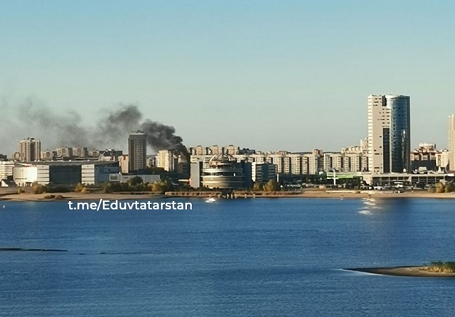 Жители Казани запечатлели пожар в районе «Ривьеры»