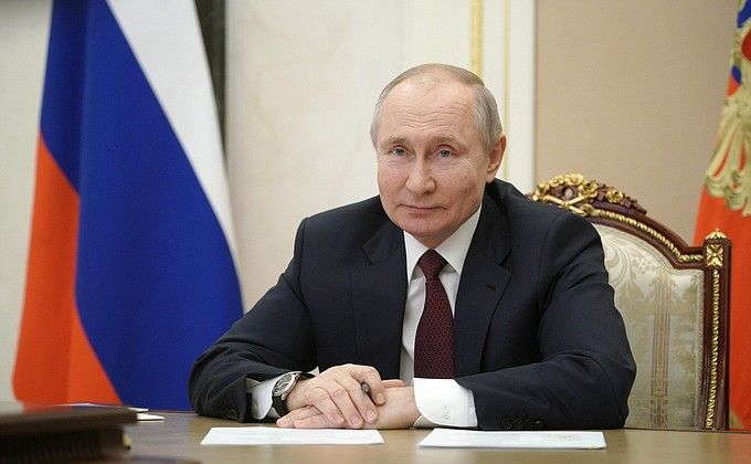 Песков: Путин определит срок ревакцинации от ковида исходя из уровня антител
