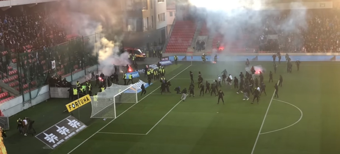 Массовое побоище футбольных фанатов на матче «Спартака» в Словакии попало на видео